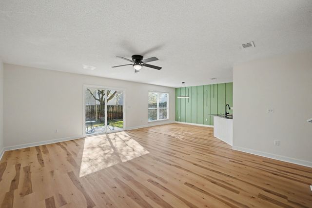 28 3rd Street, Shalimar, FL 32579