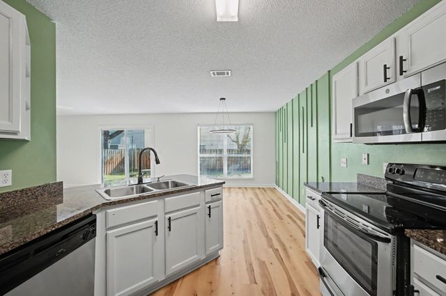 28 3rd Street, Shalimar, FL 32579