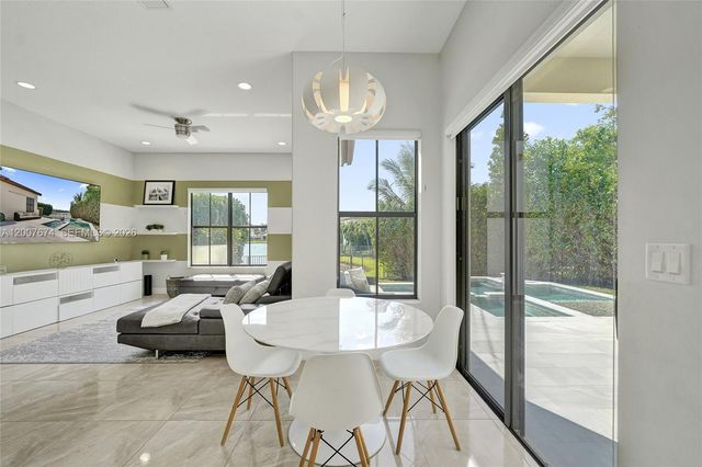 2740 NW 83rd Ter, Cooper City, FL 33024