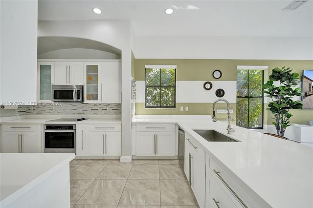 2740 NW 83rd Ter, Cooper City, FL 33024