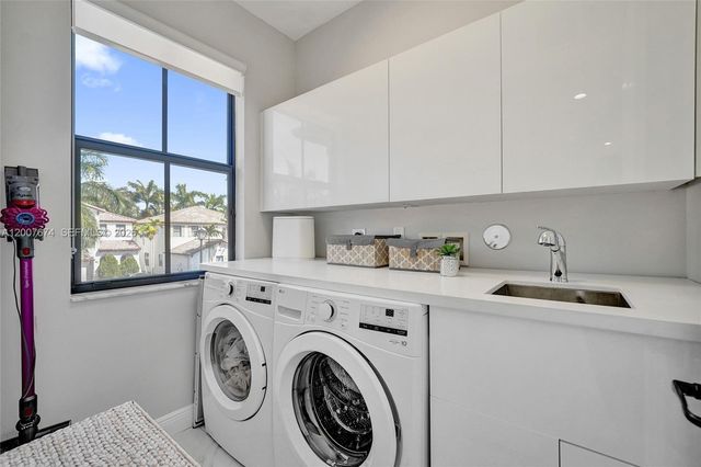 2740 NW 83rd Ter, Cooper City, FL 33024