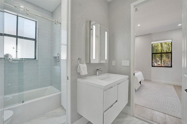 2740 NW 83rd Ter, Cooper City, FL 33024