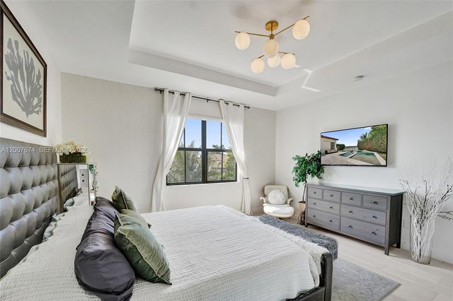 2740 NW 83rd Ter, Cooper City, FL 33024