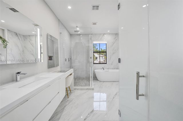 2740 NW 83rd Ter, Cooper City, FL 33024