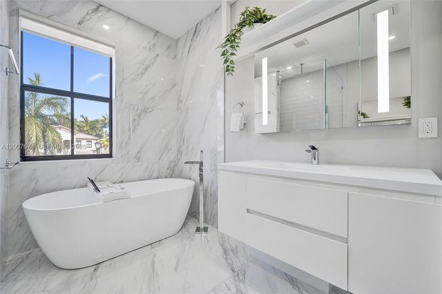 2740 NW 83rd Ter, Cooper City, FL 33024