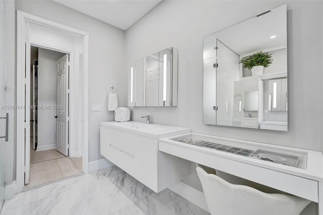 2740 NW 83rd Ter, Cooper City, FL 33024