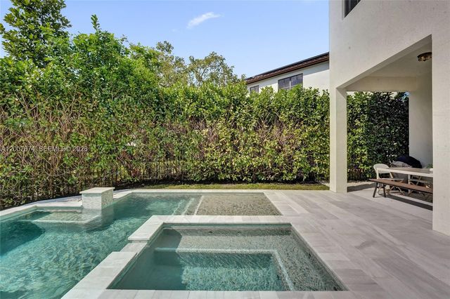 2740 NW 83rd Ter, Cooper City, FL 33024