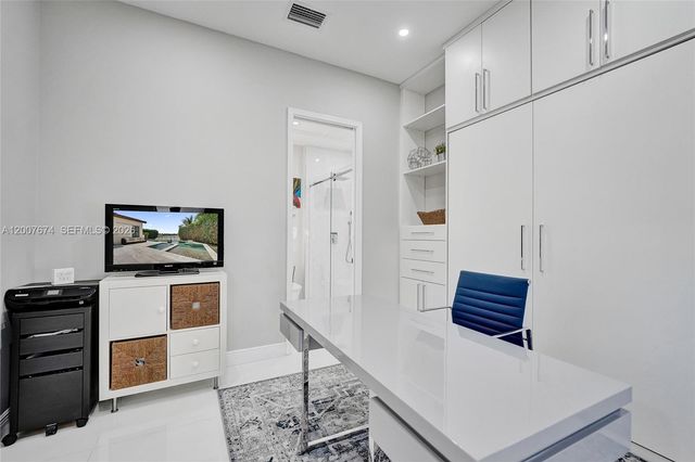 2740 NW 83rd Ter, Cooper City, FL 33024