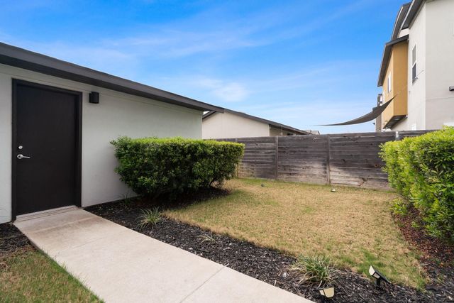 5913-B Charles Merle DR 16, Austin, TX 78747