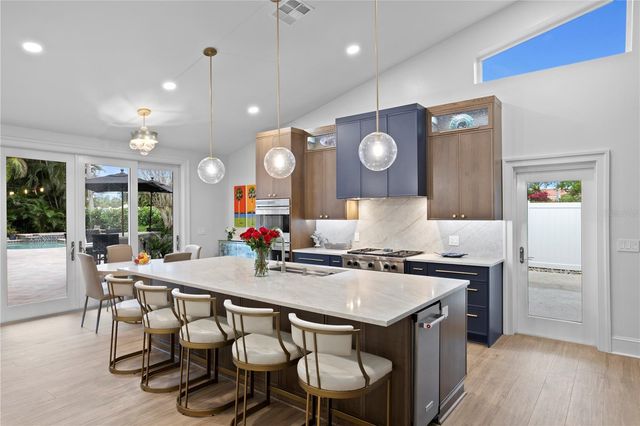 111 ESTADO WAY NE, St Petersburg, FL 33704