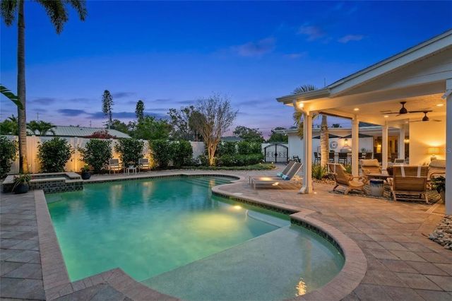 111 ESTADO WAY NE, St Petersburg, FL 33704