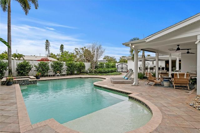 111 ESTADO WAY NE, St Petersburg, FL 33704