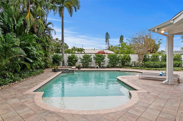 111 ESTADO WAY NE, St Petersburg, FL 33704