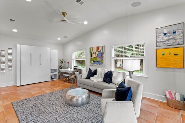 111 ESTADO WAY NE, St Petersburg, FL 33704