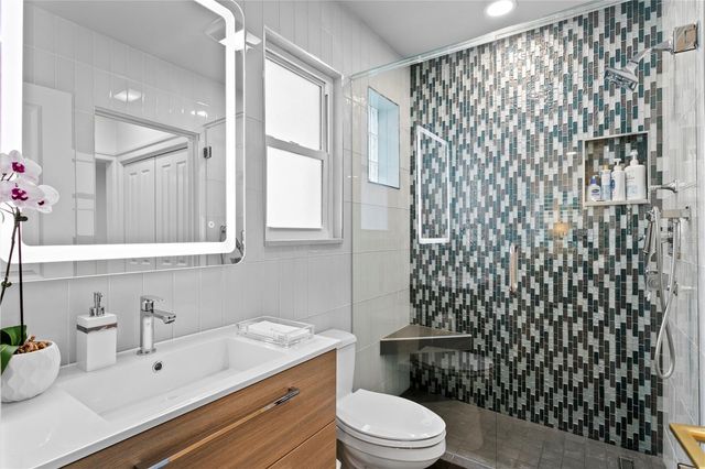 111 ESTADO WAY NE, St Petersburg, FL 33704