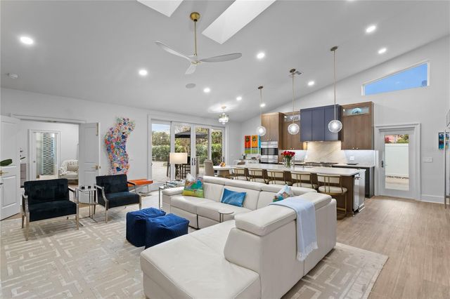 111 ESTADO WAY NE, St Petersburg, FL 33704