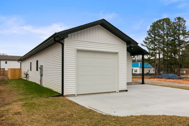 14 Warren St, Paris, TN 38242