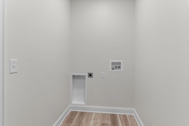 14 Warren St, Paris, TN 38242