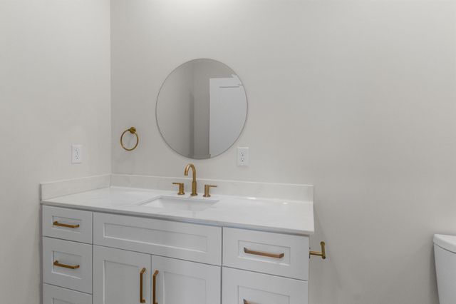 14 Warren St, Paris, TN 38242