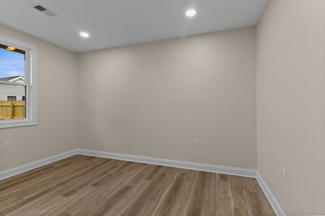 14 Warren St, Paris, TN 38242