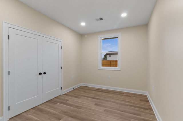 14 Warren St, Paris, TN 38242