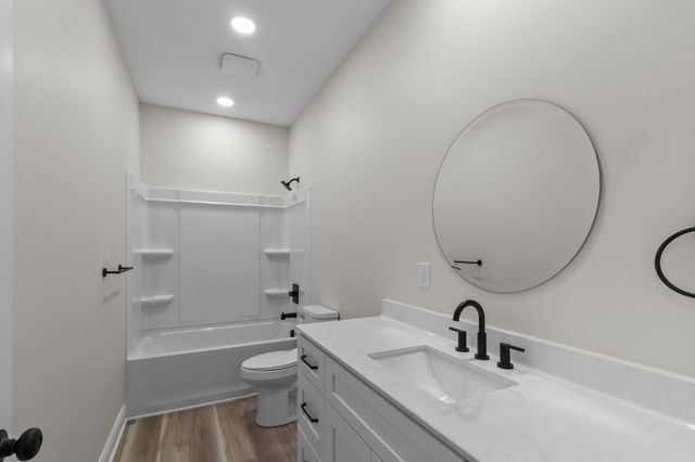 14 Warren St, Paris, TN 38242