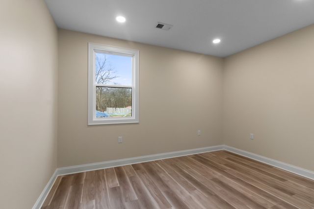 14 Warren St, Paris, TN 38242