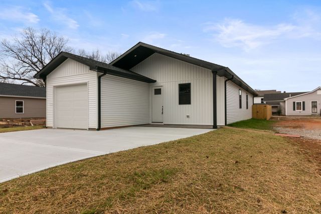 14 Warren St, Paris, TN 38242