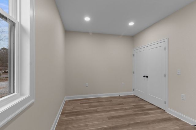 14 Warren St, Paris, TN 38242