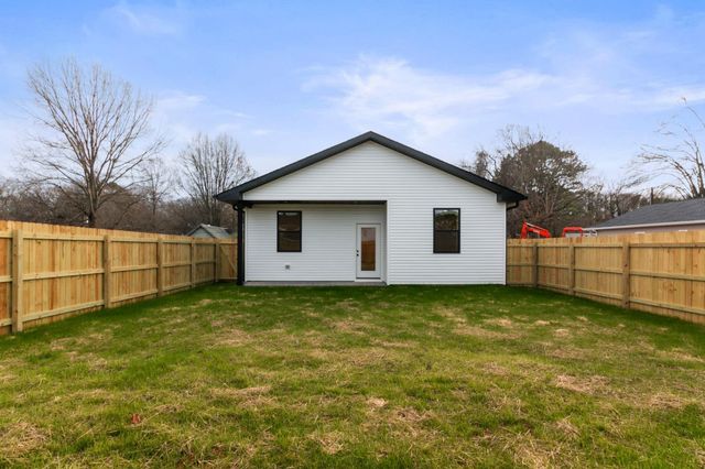 14 Warren St, Paris, TN 38242