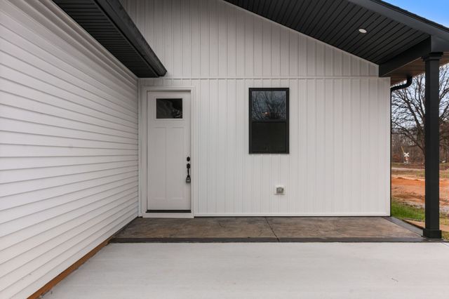 14 Warren St, Paris, TN 38242