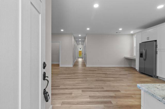 14 Warren St, Paris, TN 38242