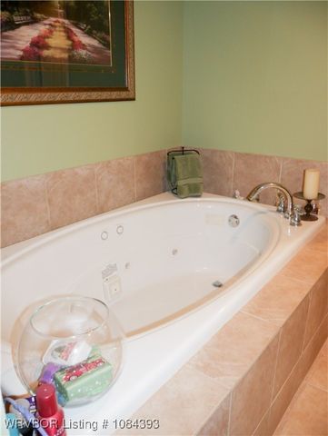 1702 Nixon Road, Lavaca, AR 72941