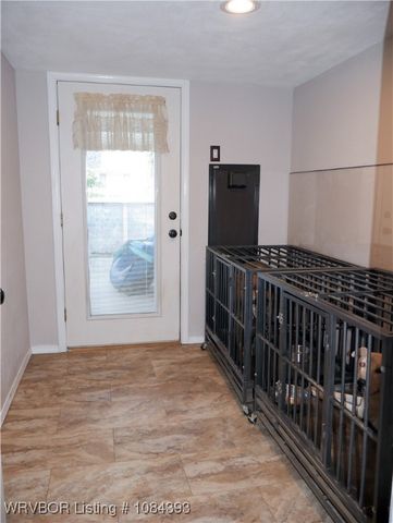 1702 Nixon Road, Lavaca, AR 72941