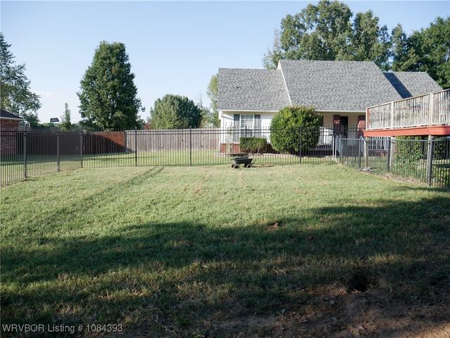 1702 Nixon Road, Lavaca, AR 72941