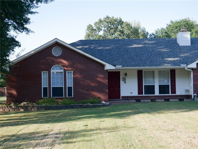 1702 Nixon Road, Lavaca, AR 72941