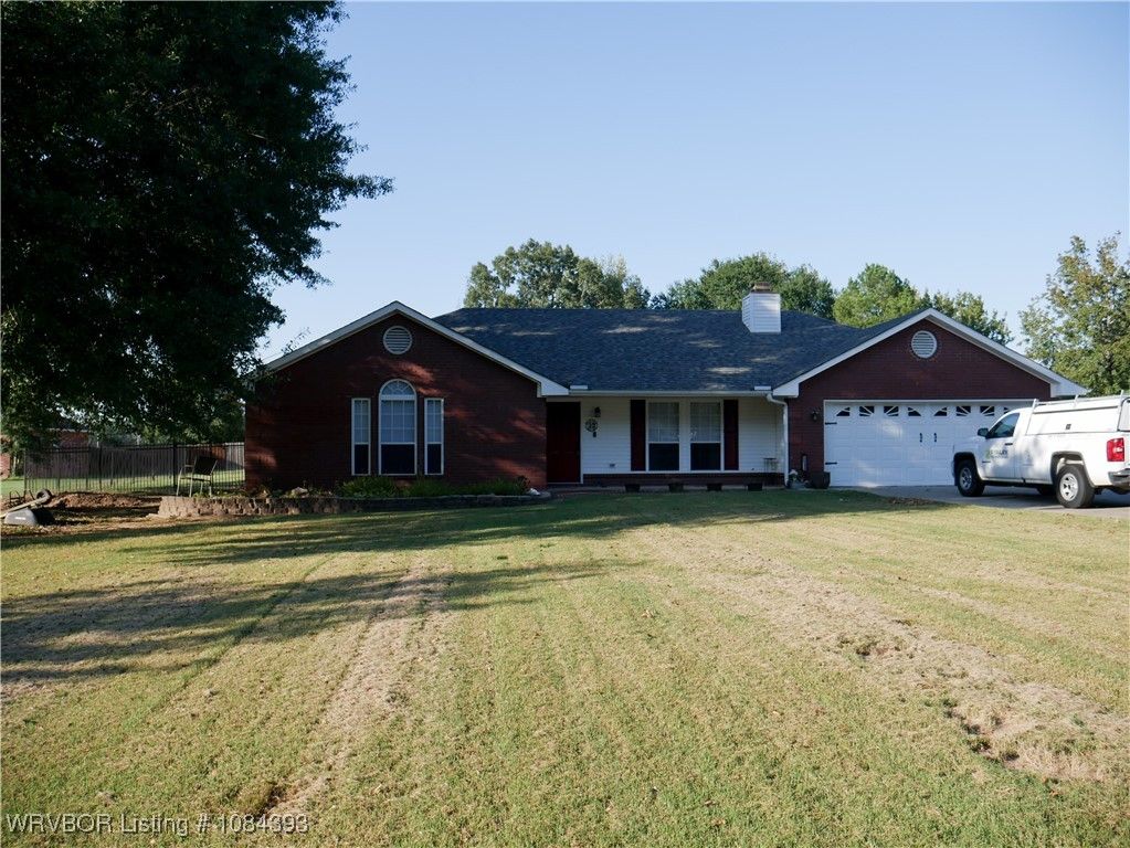 1702 Nixon Road, Lavaca, AR 72941