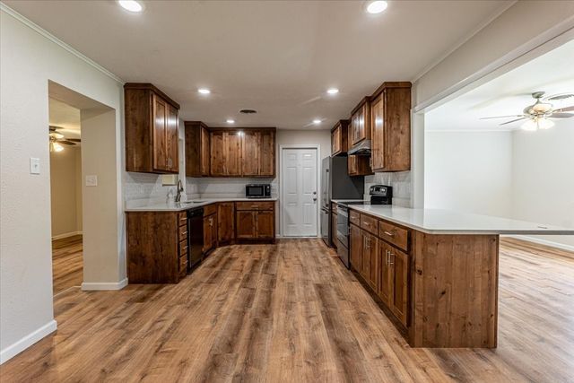 1762 N McCart Street, Stephenville, TX 76401
