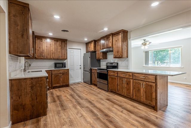 1762 N McCart Street, Stephenville, TX 76401