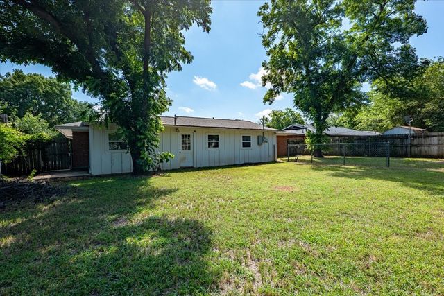 1762 N McCart Street, Stephenville, TX 76401