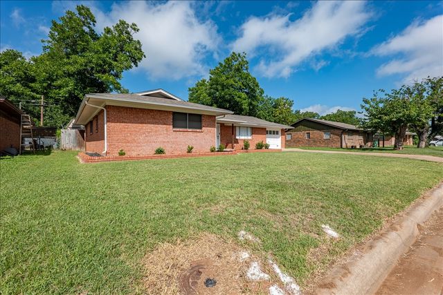 1762 N McCart Street, Stephenville, TX 76401