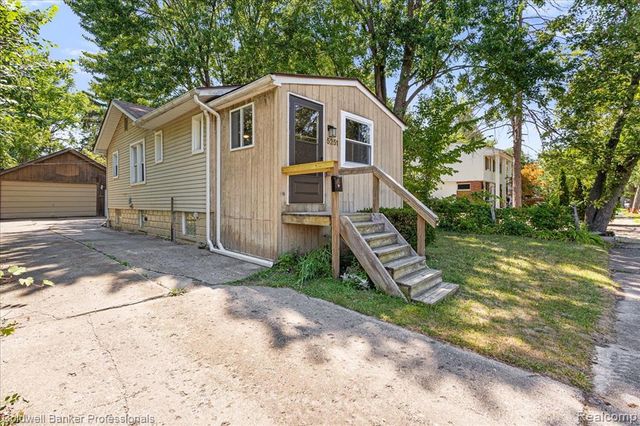 5251 Gateshead Street, Grosse Pointe, MI 48236