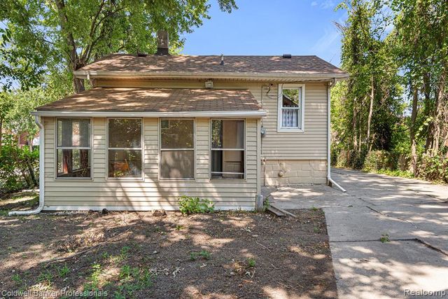 5251 Gateshead Street, Grosse Pointe, MI 48236