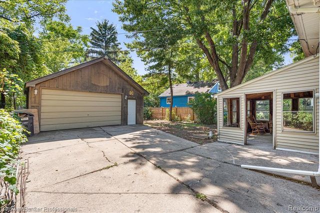 5251 Gateshead Street, Grosse Pointe, MI 48236