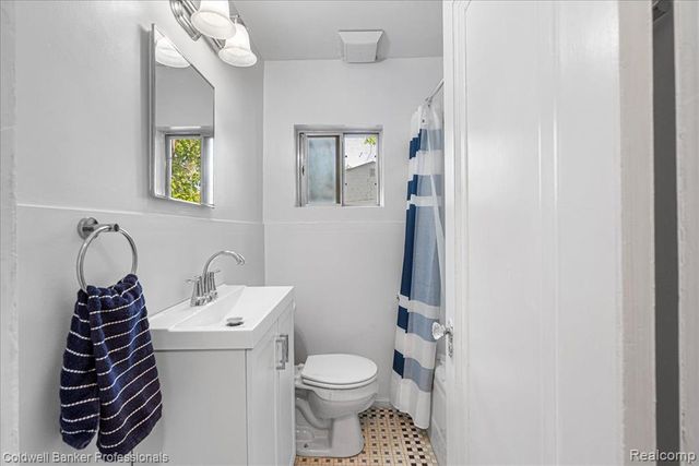 5251 Gateshead Street, Grosse Pointe, MI 48236