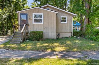 5251 Gateshead Street, Grosse Pointe, MI 48236