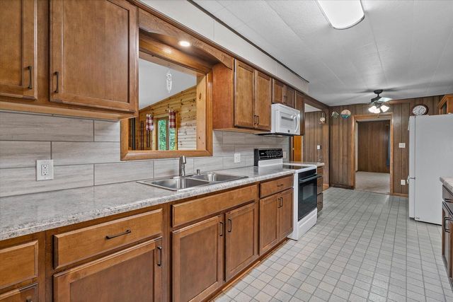 6544 Mohawk ROAD, Allenton, WI 53002