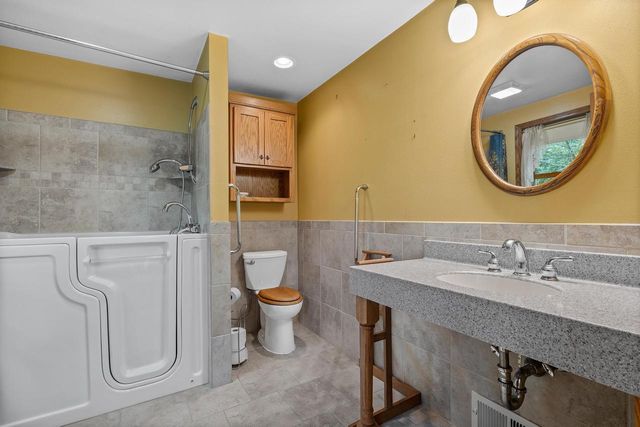 6544 Mohawk ROAD, Allenton, WI 53002