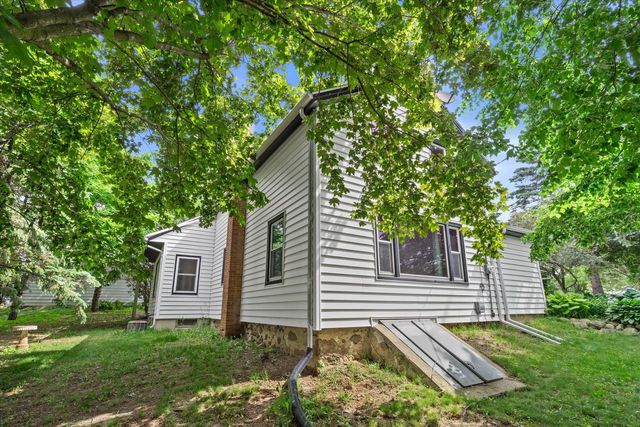 6544 Mohawk ROAD, Allenton, WI 53002