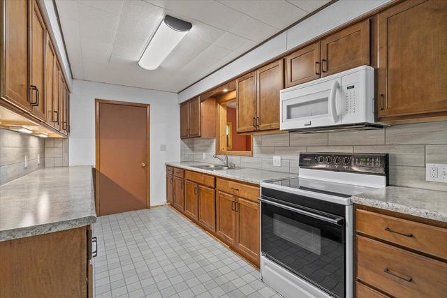 6544 Mohawk ROAD, Allenton, WI 53002